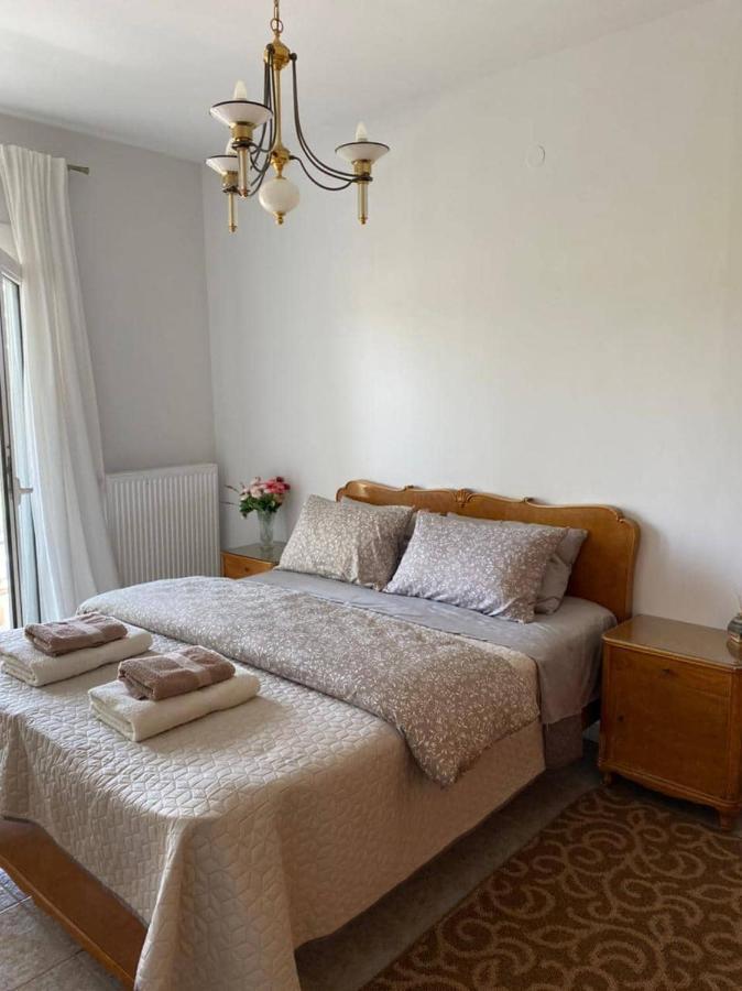 Apartment Polys And Paraskevi With View *